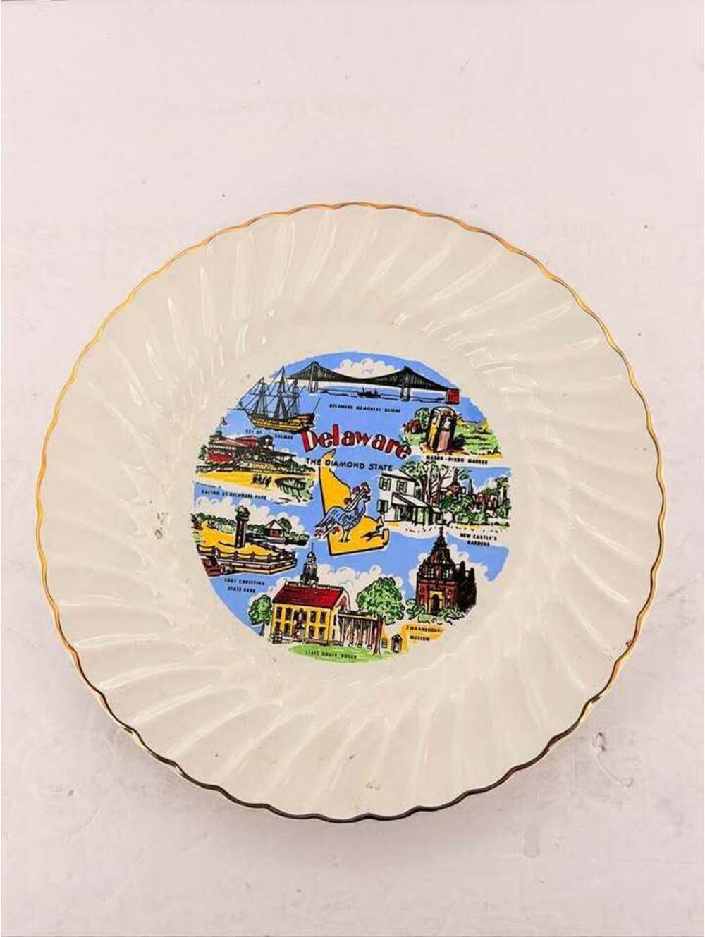 Vintage Delaware The Diamond State Souvenir Plate with Scalloped Gold Trim